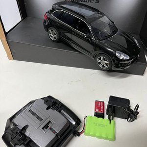 Auto a escala Porsche Cayenne S 1:14 con control remoto, baterías y cargador - imagen 7