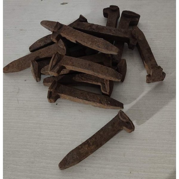 Lote de 17 Clavos de Vía de Hierro Oxidadas