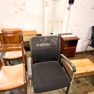 Lote anterior: Silla de Oficina Negra y Muebles de Madera