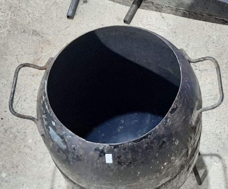 Olla de Hierro con Estrebe y Asas - imagen 2