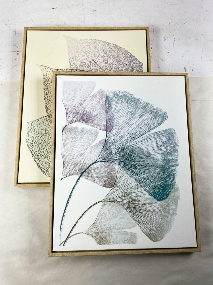 Dos bastidores motivo hojas 50 x 40 (uno con detalles en marco)