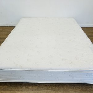 Lote anterior: Colchón Queen de Resortes 160x200x30cm