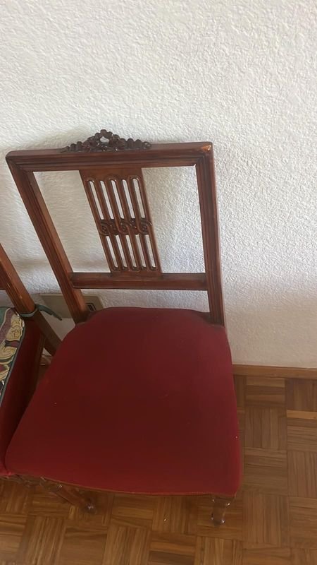 Sillas antiguas de madera con asientos tapizados - imagen 6