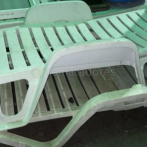 Lote siguiente: Reposera de Plástico Blanca para Exterior