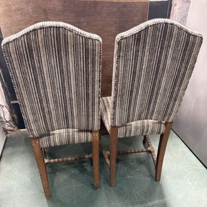 Juego de 2 Sillas Tapizadas Estilo Clásico con Patas Torneadas de Roble - imagen 4