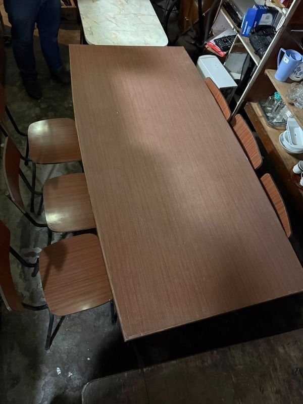Juego de Mesa Rectangular con 6 Sillas Metálicas