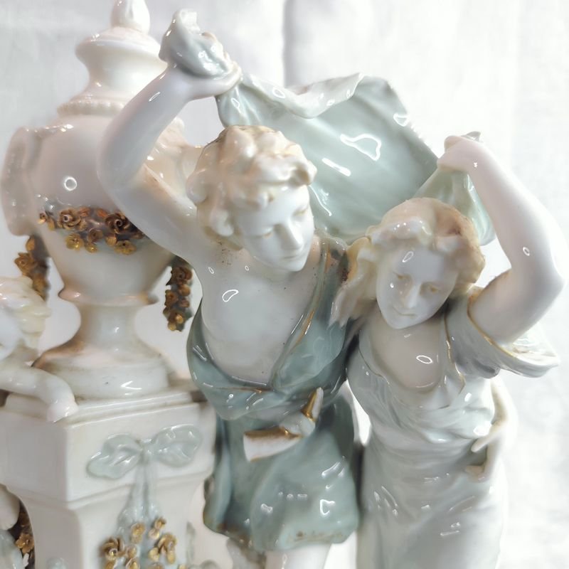 Capodimonte Porcelana con Ángelito y Manta - imagen 2