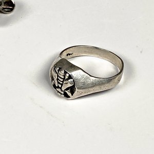Conjunto de 5 Piezas de Joyería: Anillo de Plata con Abeja, Gemelos, Traba Corbata, Caravanas y Flor - imagen 6