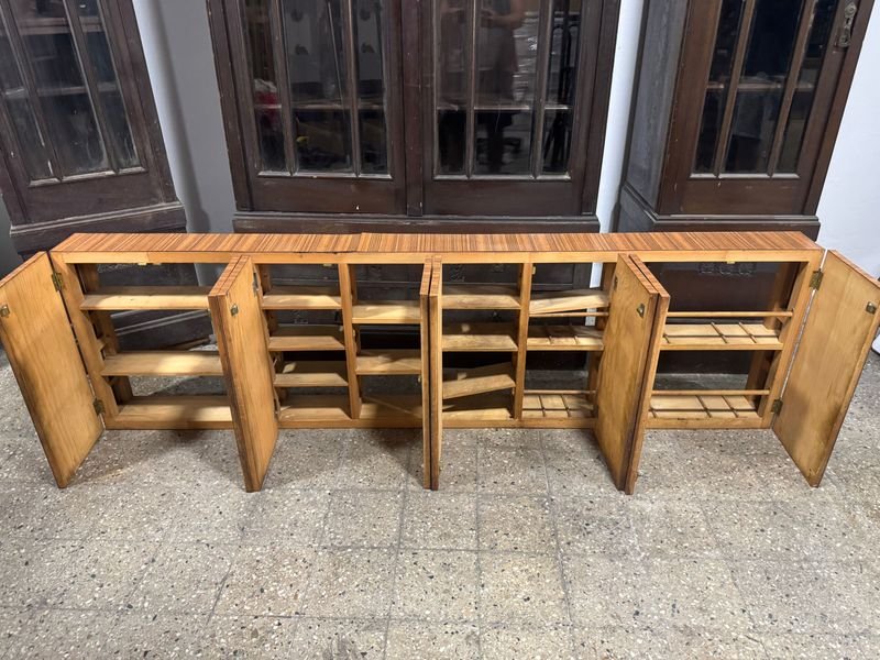 Lote siguiente: Estantería aérea de madera con estantes internos