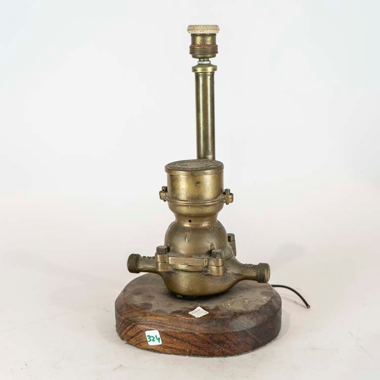 Lámpara de bronce con base de madera - Medidas: 39cm