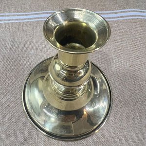 Candelero de Bronce Torneado con Base Circular - imagen 3