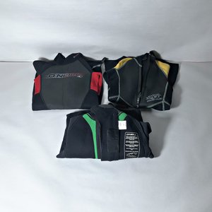 Lote anterior: Tres Trajes de Neopreno O'Neill para Deportes Acuáticos