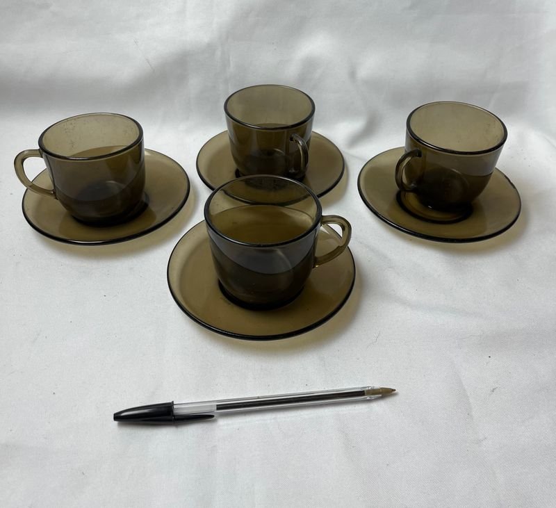 Juego de 4 Tazas de Café con Platillos de Vidrio Ahumado