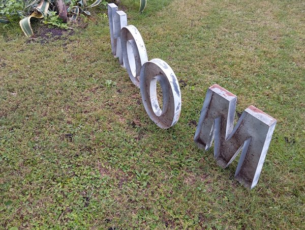 Cuatro letras corpóreas de chapa, ideales para eventos o adornos vintage - imagen 6