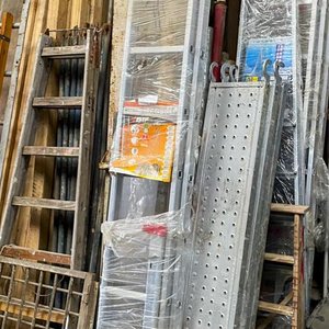 Lote siguiente: Escalera Extensible de Aluminio Tipo Tijera y Coliza, 5 Metros de Alto