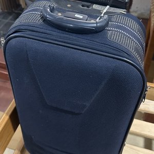 Lote anterior: Maleta Chica Azul con Ruedas y Asa Retráctil