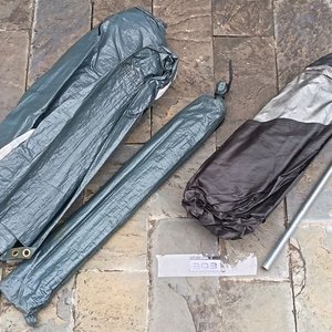 Equipo de Camping: Carpa Hummer Eiger 6 y Conservadora de Espuma - imagen 2