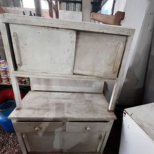 Lote anterior: Alacena Blanca Antigua de Madera con Puertas Corredizas y Cajones