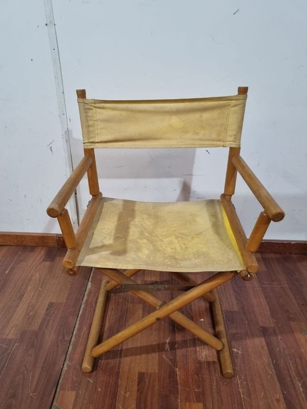 L 509 - Practica silla de director plegable con estructura en madera y asiento/respaldo de lona (Medidas 52x41x85cm) - imagen 1