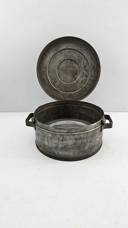 Tacho Metálico "Justrite Mfg. Co." con Tapa y Malla Interior