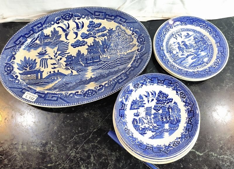 Lote siguiente: Bandeja y platos de porcelana Willow, auténtico y handmade