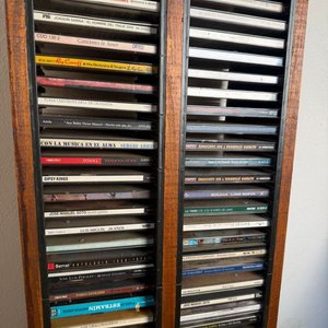 Organizador de CDs en Madera con Gran Cantidad de Música Variada - imagen 3