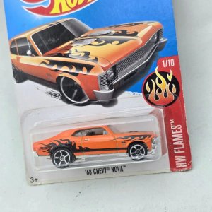 Hot Wheels Chevy Nova 1968 Naranja con Llama - imagen 2