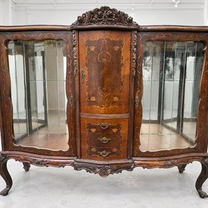 Lote anterior: Vitrina Francesa Luis XV con Marquetería y Espejos