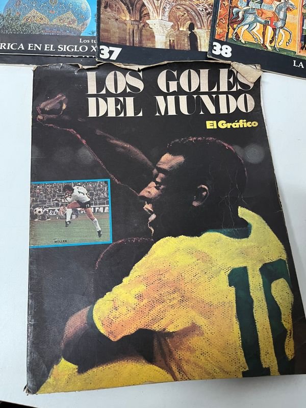 Lote de Revistas "Historia Universal Ilustrada" y "El Gráfico" sobre Pelé