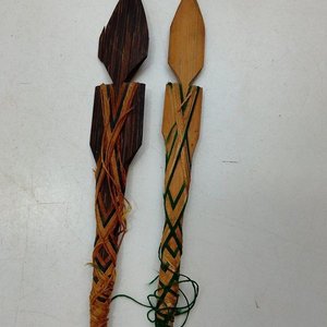 Conjunto Decorativo de Arco y Flechas Artesanales de Madera - imagen 6
