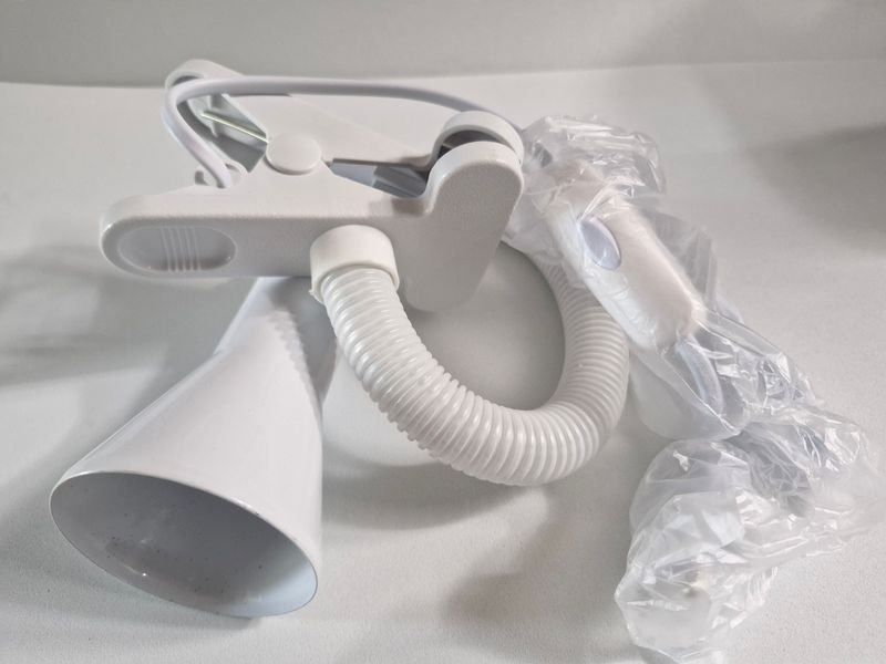 Lámpara de escritorio con vástago flexible y caja de presentación - imagen 6