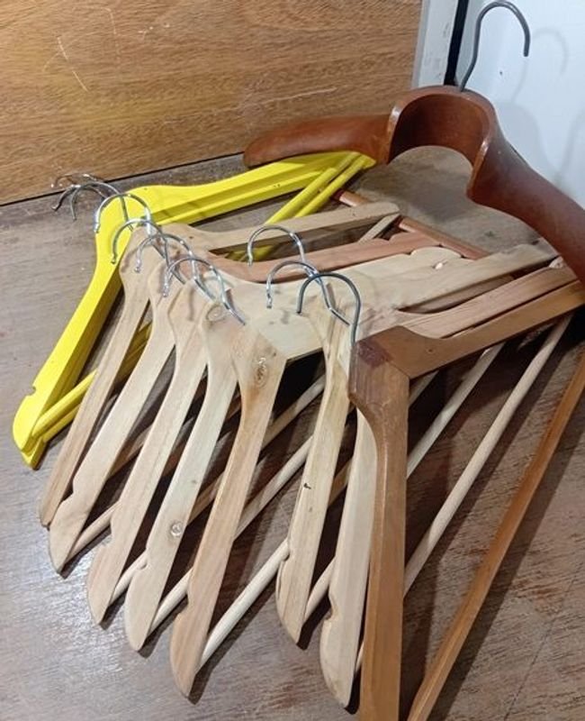 Perchas de madera como nuevas - imagen 2