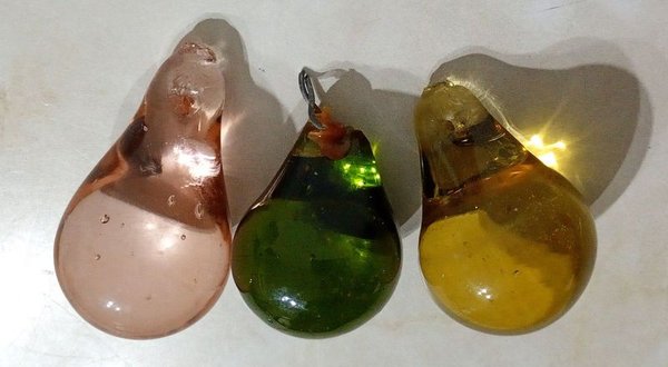 Tres Colgantes Decorativos de Vidrio Soplado en Forma de Pera