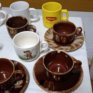 Lote de 14 Tazas y Platillos de Cerámica Variados - imagen 3