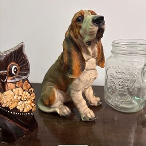 Lote Decorativo: Tres Búhos de Madera y Figuras Varias - imagen 5