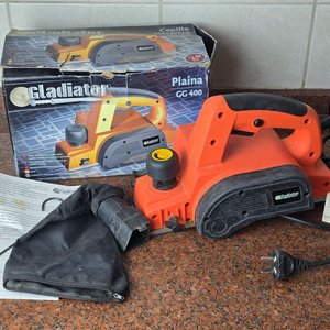 Cepillo Eléctrico Gladiator GG 400 - imagen 1