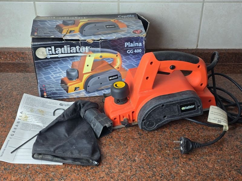 Cepillo Eléctrico Gladiator GG 400