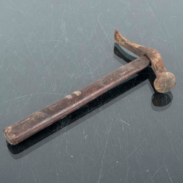 Lote siguiente: Martillo antiguo para la venta