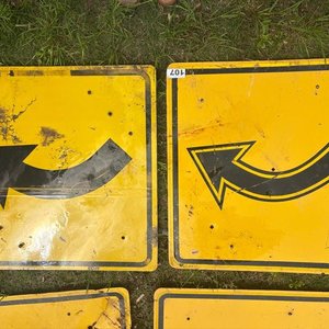 Lote de 5 Carteles de Señalización Vial de Curva - imagen 2