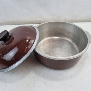 Olla de Cocción Essen Castaña con Tapa - Diámetro 24cm - imagen 3