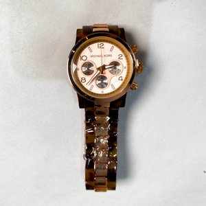 Lote de Cinco Relojes Pulsera Michael Kors Tortoise - imagen 2