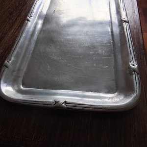 Bandeja Rectangular de Peltre con Bordes Decorados - imagen 2