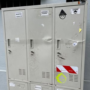 Gabinete Metálico Gris con 6 Puertas - imagen 4
