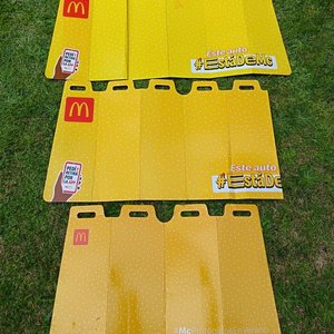 Lote de 3 Parasoles Plegables McDonald's, Bolsa Térmica y Aerosoles - imagen 4