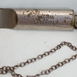 Antiguos Silbatos Metálicos Policía de la Capital (Argentina, Años 40) - imagen 2