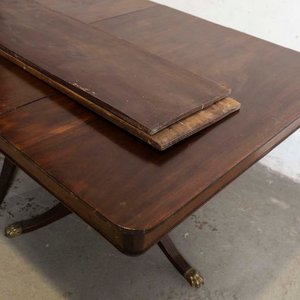 Mesa de Comedor Inglesa de Madera con Patas Trípodes y Regatones de Bronce - imagen 3