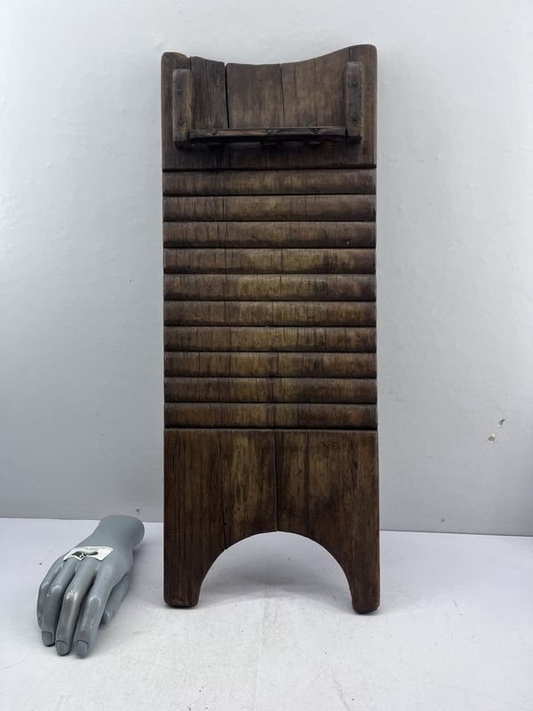 Antigua Tabla de Lavar de Madera Rústica - imagen 1