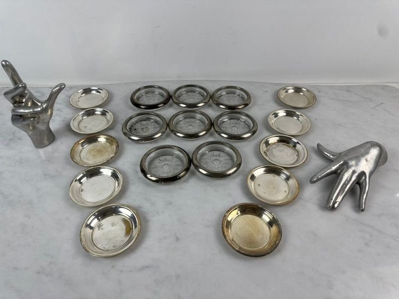 Lote anterior: Posavasos con insertos de vidrio y esculturas de metal