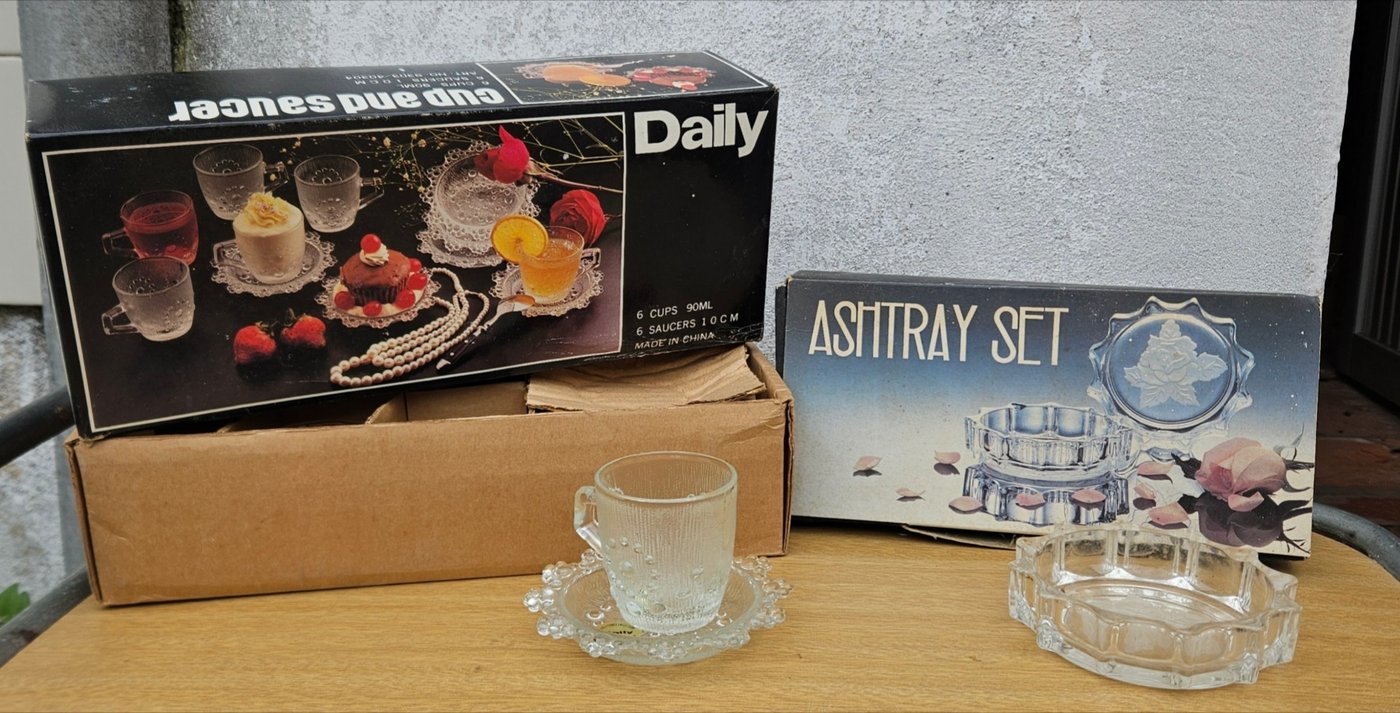Set de Té Daily 6 Piezas y 2 Ceniceros de Vidrio