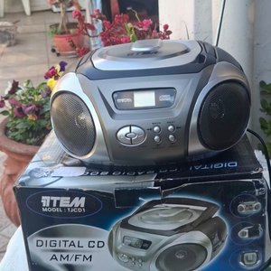 Lote siguiente: Lote 86 1 Radio AM FM y CD nueva
